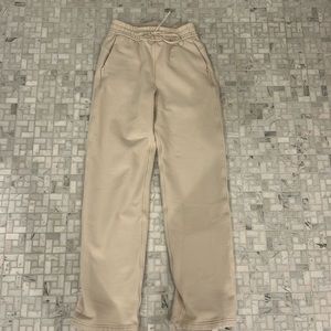 Lululemon cream Size 2 wide leg sweat pants